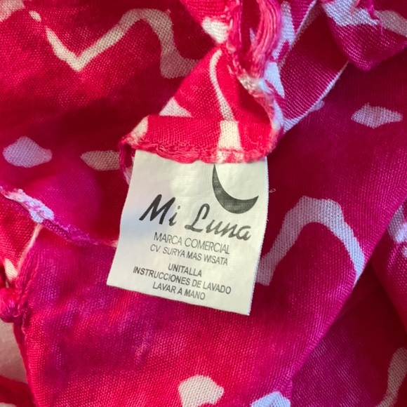 Beach scarf, pareo, sarong. Magenta pink. - Picture 2 of 3